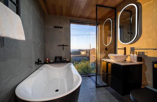 Bicheno Villa | Ocean Breeze Homestays 2