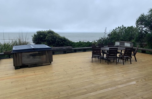 Paraparaumu House | Ocean view Bach