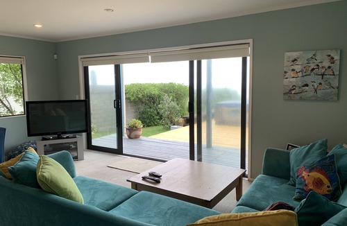 Paraparaumu House | Ocean view Bach