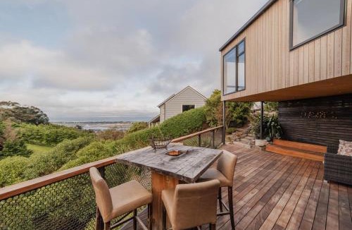 Redcliffs House | Ocean Views at Rapanui Lodge- 4BR Gem with Parking