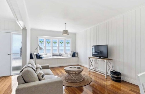 Parklands House | Ocean Views & City Convenience Perfect Getaway