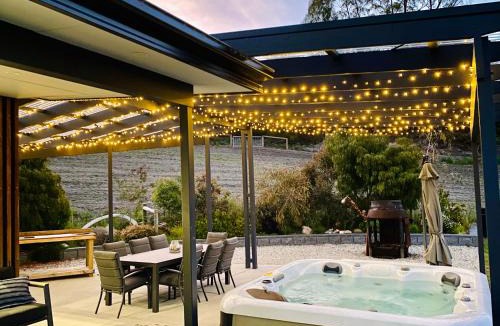 Lower Snug House | Ocean views, spacious & private, hot hub