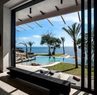 Mushroom Bay Villa | Oceanfront 5BR Luxury Villa, 22m Pool, Best Sunset in Lembongan