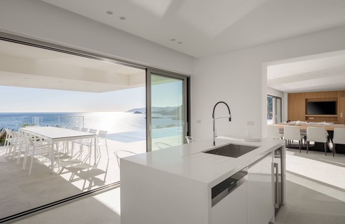 Bali Villa | Ode Iconic Residence, forever in blue! With Sea Views, Cinema Room, Sauna & Gym!