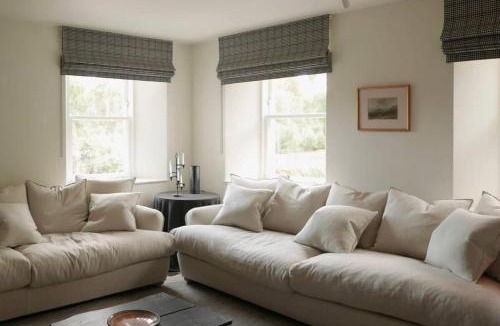 Ballater House | Old school - Charming Historic Cottage for Seven