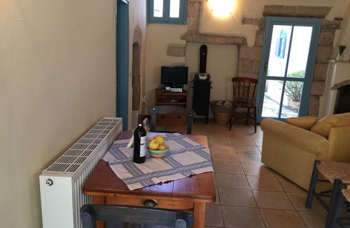 Gavalochori Cottage | Olive Pickers Sleeps 5 (2 Bedrooms)