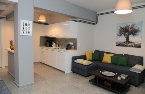 Filopappou Apartment | Olive Tree Deluxe Apt under Acropolis