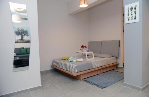 Filopappou Apartment | Olive Tree Deluxe Apt under Acropolis
