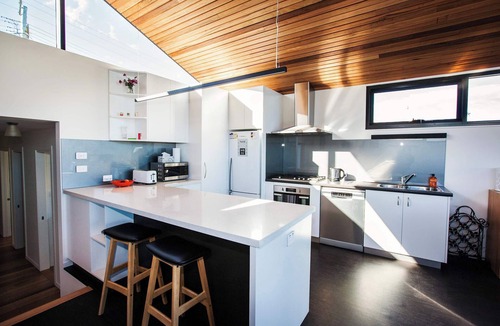 Hobart Central Business District House | "Omaroo House" close to City, with secure parking
