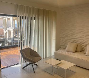 Anatoli Apartment | OMNI HOUSE White