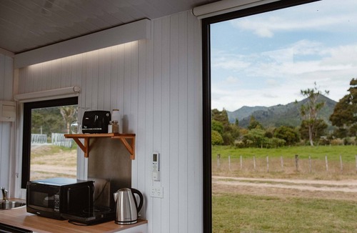 Kennedy Bay House | Omoho Stream X by Tiny Away