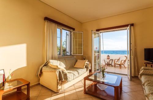 Akrogialion Apartment | On the Beach - Akroyali Family Home