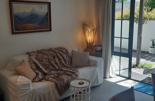 Arrowtown Apartment | One Bedroom unit in Arrowtown, close to cycle trails, and main attractions