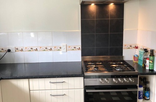 Oneroa House | Oneroa Village location