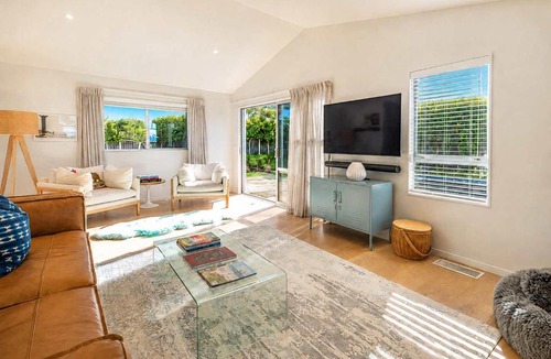 Oneroa House | Oneroa Vines and Views- Stay Waiheke
