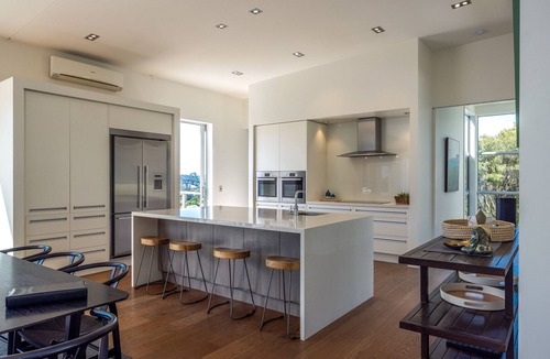Ostend House | ONETANGI LUXURY l Be My Guest Waiheke