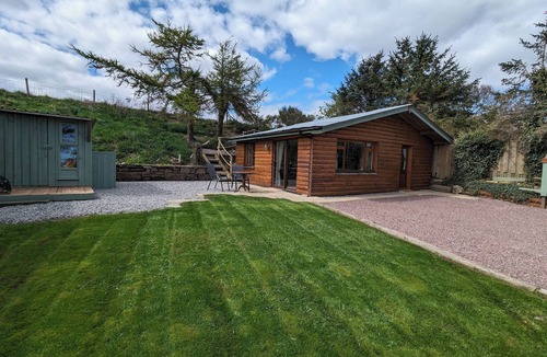 Fortrose Ski Chalet | Only 10 Second Walk to the Beach -Watch Dolphins from the comfort of the lodge.