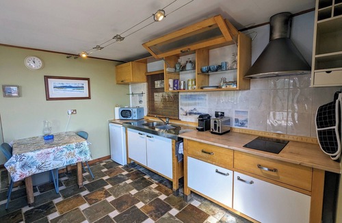 Fortrose Ski Chalet | Only 10 Second Walk to the Beach -Watch Dolphins from the comfort of the lodge.