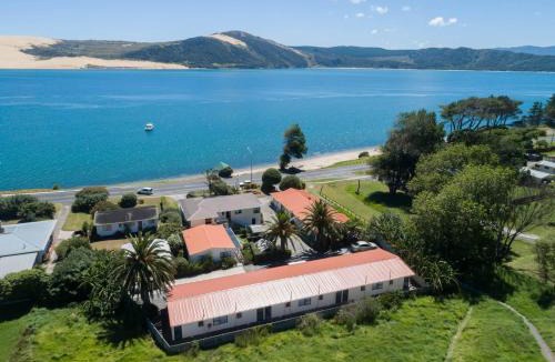 Opononi Hotel | Opononi Lighthouse Motel