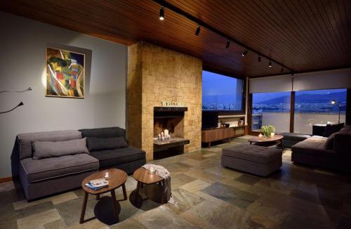 Anafiotika Villa | Outstanding Athens Apartment Karyatis Luxury Maisonette 3 Bedrooms Stunning View Of The Acropolis