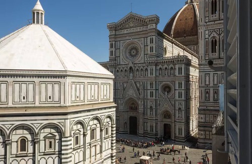 Duomo Apartment | Overlooking Piazza del Duomo breathtaking view of the Cathedral