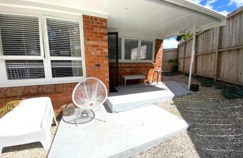 Mount Wellington Apartment | Own sunny quiet haven, own 1 bedroom house & garden with car park, central to Airport, CBD & Sylvia Park Mall