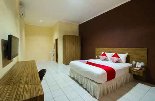 Sukabumi Hotel | OYO 688 Grand Pakidulan Hotel