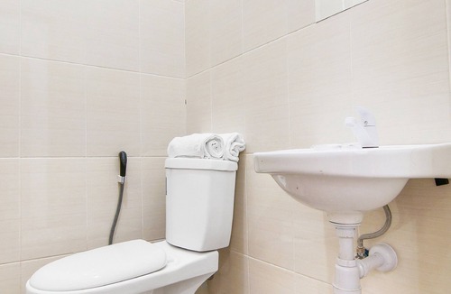 Dumai Hotel | OYO 91301 Lewis Dc Guesthouse