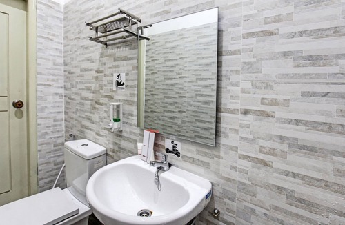 Gerung Hotel | OYO 91739 Ayu Bypass MansionNearBundaran Gerung