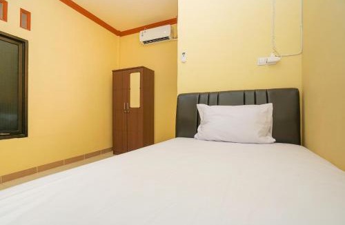 Gresik Hotel | OYO Life 2619 Kost Keluarga Cemara