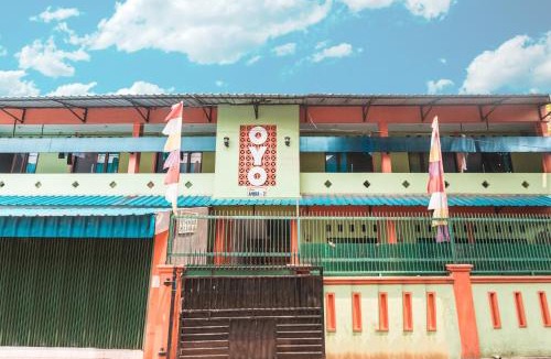 Rawalumbu Hotel | OYO Living 1756 Amira Guest House