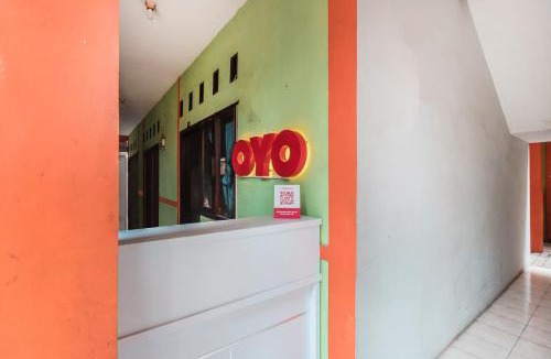 Rawalumbu Hotel | OYO Living 1756 Amira Guest House