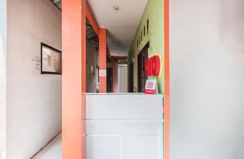 Rawalumbu Hotel | OYO Living 1756 Amira Guest House