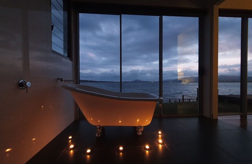 Sorell Council House | Oysterhouse - A premium luxury experience right by the water.