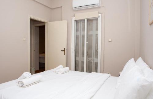 Goudi Apartment | P23 by SpitiSou