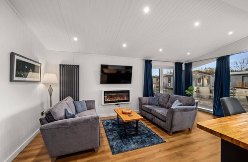 Perth Cottage | Paddock Lodges| Deluxe 2 Bed Chalet