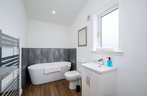 Perth Cottage | Paddock Lodges| Deluxe 3 Bed(Accessible) Chalet