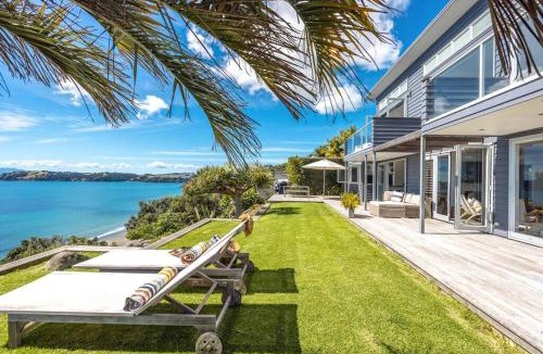 Onetangi House | PAH VIEW HOUSE - Coast and Country
