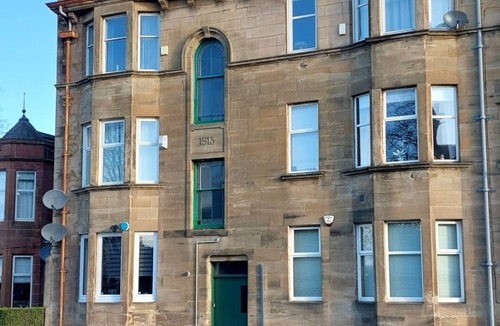 Paisley Apartment | Paisley Pattern Flat West End UWS UNI GLA Glasgow Airport