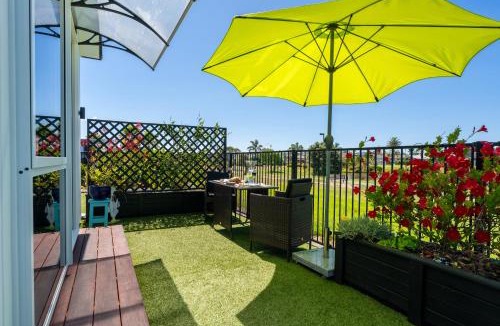 Papamoa Beach Apartment | Palm Springs Pearl - 7 minutes walk to the beach