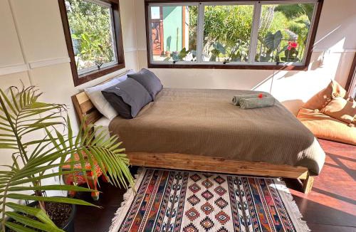 Raglan House | Pandora Cottage Beachfront