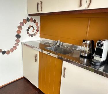 Raglan House | Pandora Cottage Beachfront