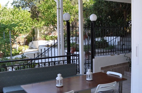 Markopoulo Mesogaias House | panoramic hill top house