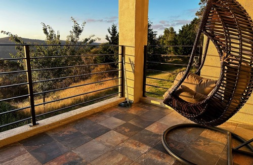 Medlow Bath Villa | Panoramic Mountain View villa on 7ha of lands
