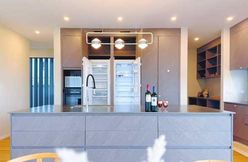 Greenlane - Ellerslie House | Panoramic Racecourse View - A Quiet Family Villa Over the Turf