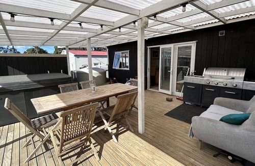 Ngunguru House | Papaka Sunsets - On the rivers shore