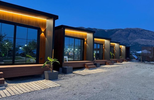 Borsh Ski Chalet | Paradise Beachfront Chalet Rooms Borsh