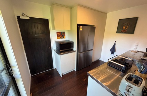 Hamurana Apartment | Paradise Found at Studio 65. Modern, quiet, studio apartment with lake views
