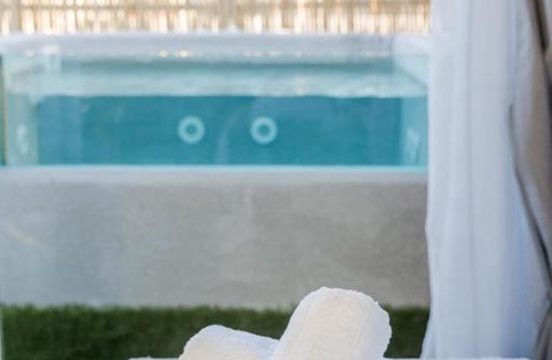 Koukaki Apartment | Paradise Heated Jacuzzi with Acropolis View