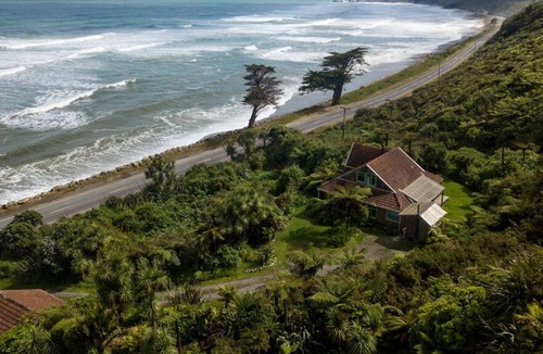 Paparoa National Park House | Paradise House with amazing sea views